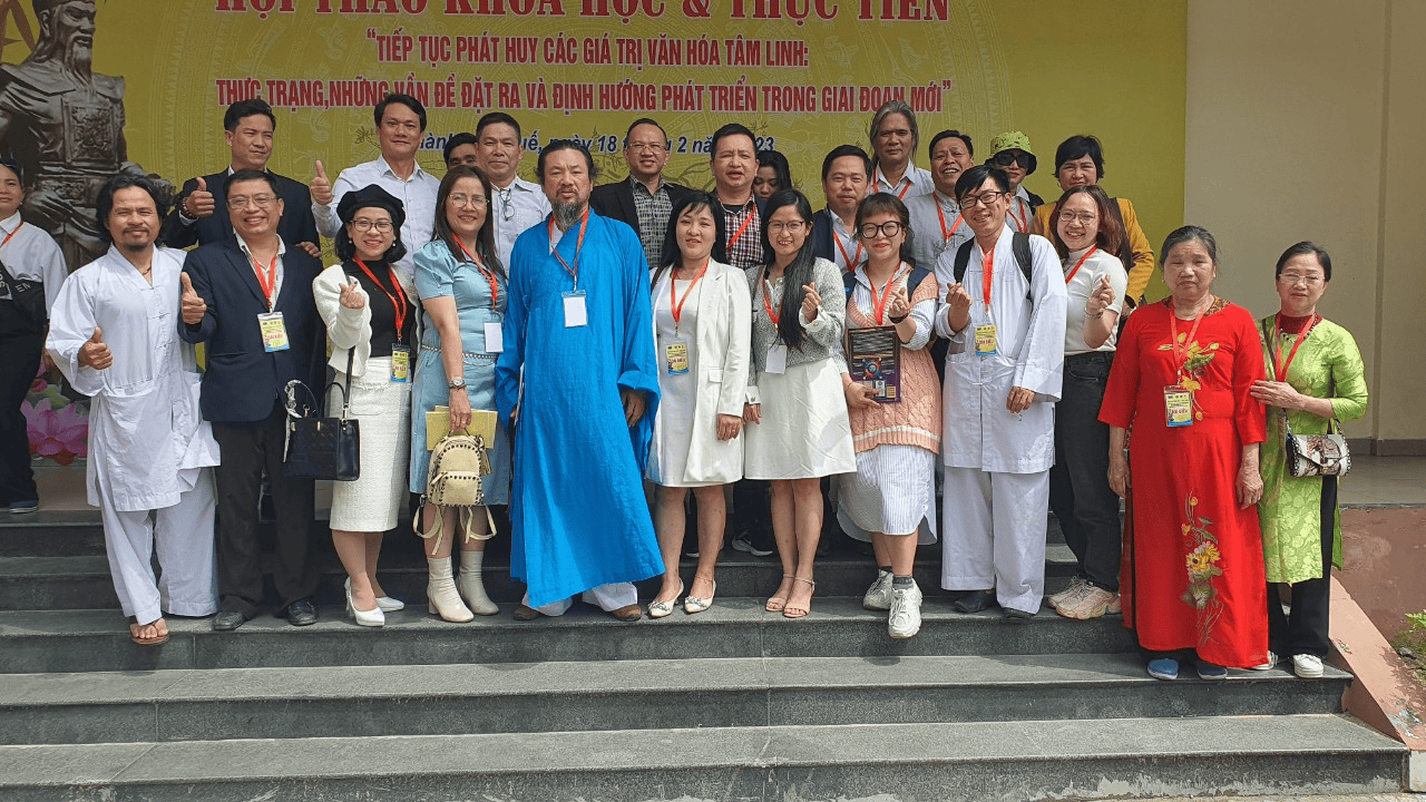 Các đại biểu chụp ảnh lưu niệm sau buổi Hội thảo.